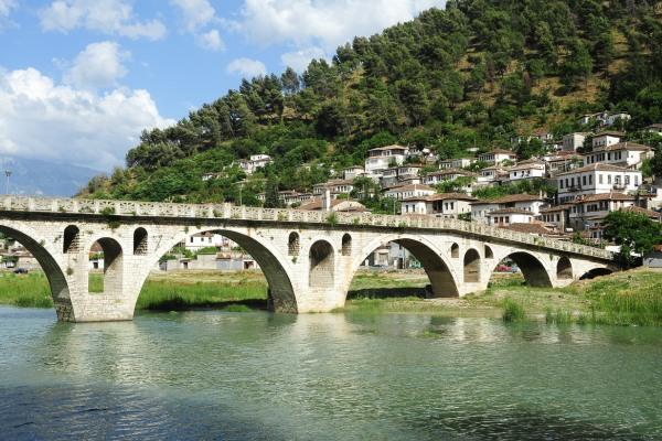cikk_0_1000ut-albania-berat-magazincikk22.jpg