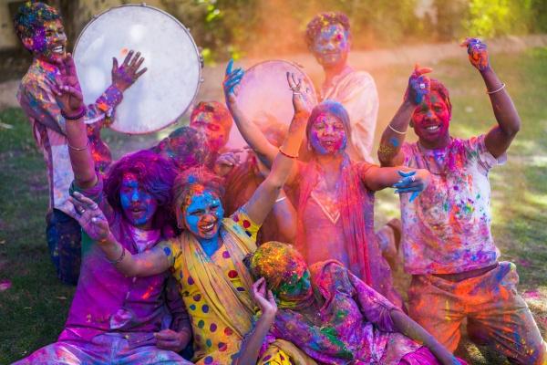 cikk_0_1000ut-india-holi-magazincikk1.jpg