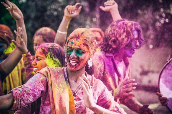 cikk_0_1000ut-india-holi-magazincikk4.jpg