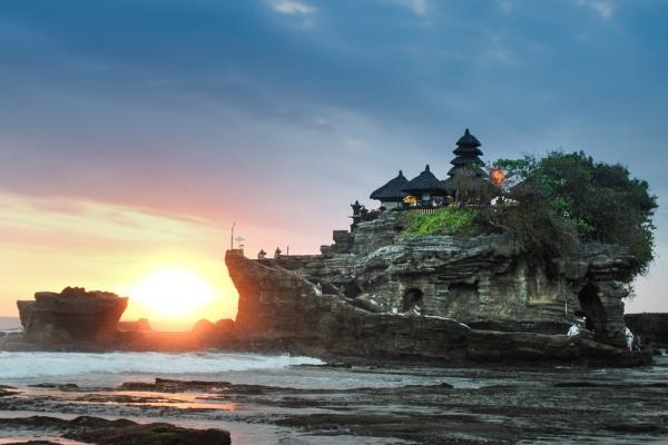 cikk_0_1000ut-indonezia-bali-tanah-lot-naplemente.jpg