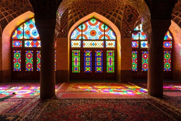 cikk_0_1000ut-iran-magazincikk-shiraz1.jpg
