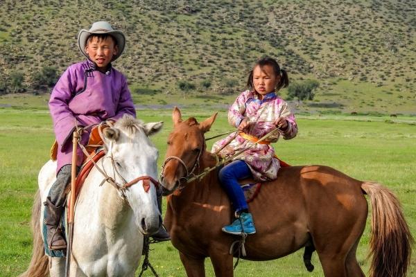 cikk_0_1000ut-mongolia-kumisz-magazincikk1.jpg