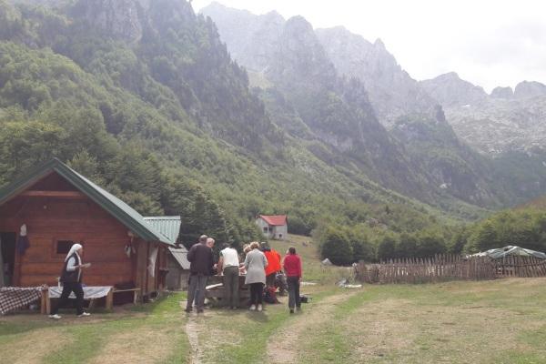 cikk_0_1000ut-montenegro-alban-alpok-haz.jpg