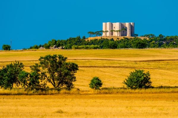 cikk_0_1000ut-olaszorszag-puglia-castel-del-monte-sarga.jpg