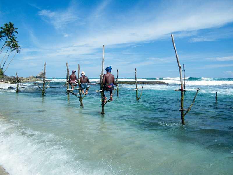 cikk_5663_fishermen_at_hikkaduwa_beach_sri_lanka.jpg