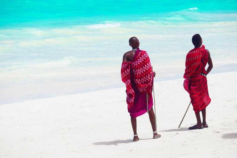 cikk_5574_three_masai_tribe_member_standing_near_the_ocean_in_zanzibar.jpg
