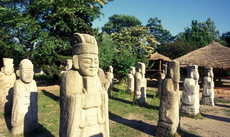 Dél-Korea, Szöul, királysírok