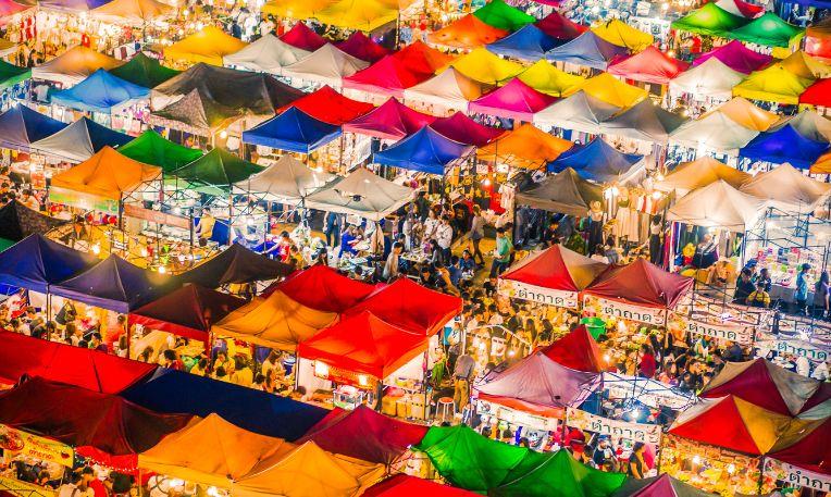 Thaiföld kiskörút, pihenéssel Krabiban - Bangkok, esti piac