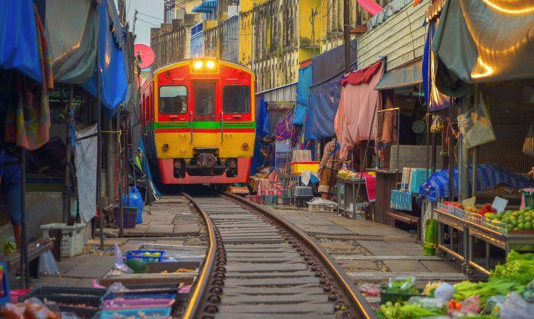 Thaiföld kiskörút, pihenéssel Krabiban - Bangkok, Mae Klong vasúti piac