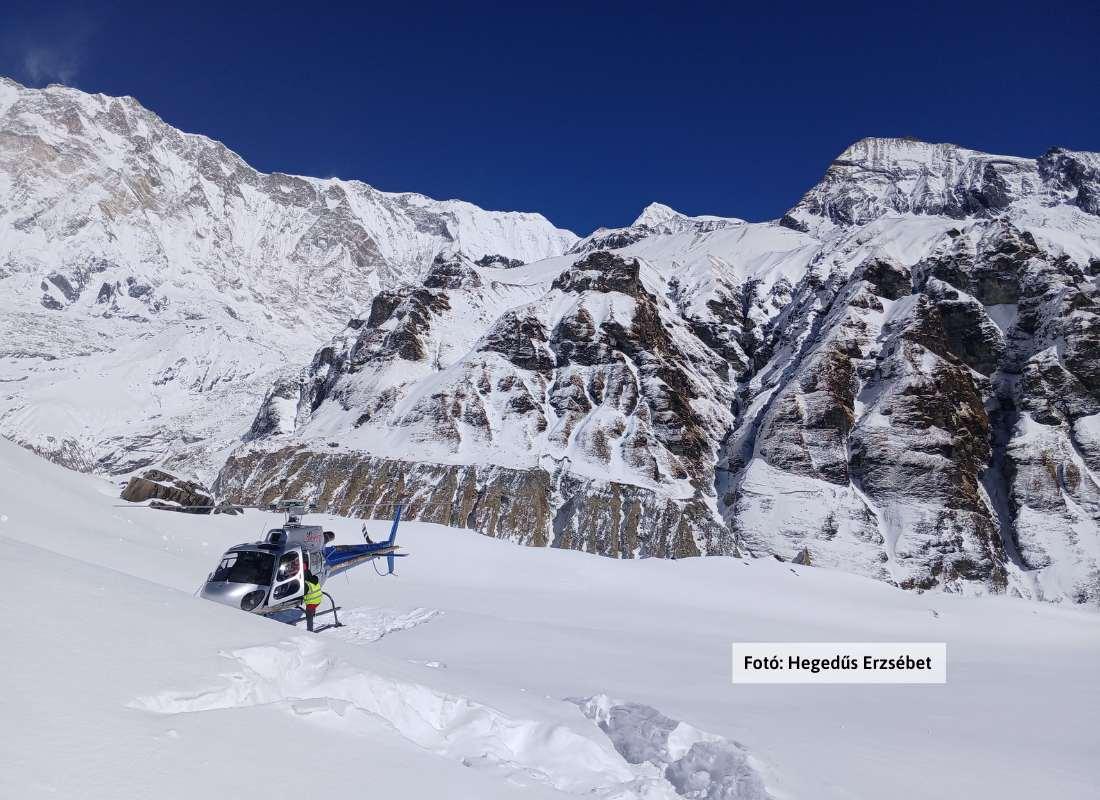 Nepál, Helikopterrel az Annapurnára