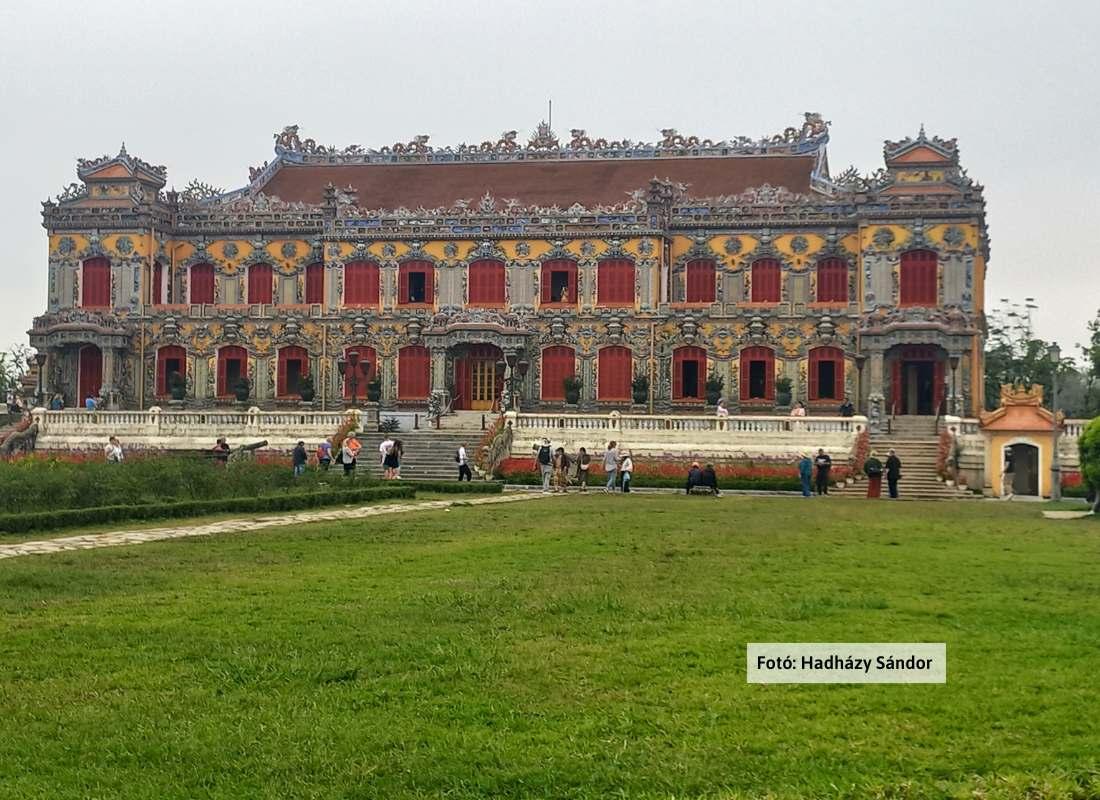 Laosz - Vietnám - Kambodzsa, Hue városában császári épület