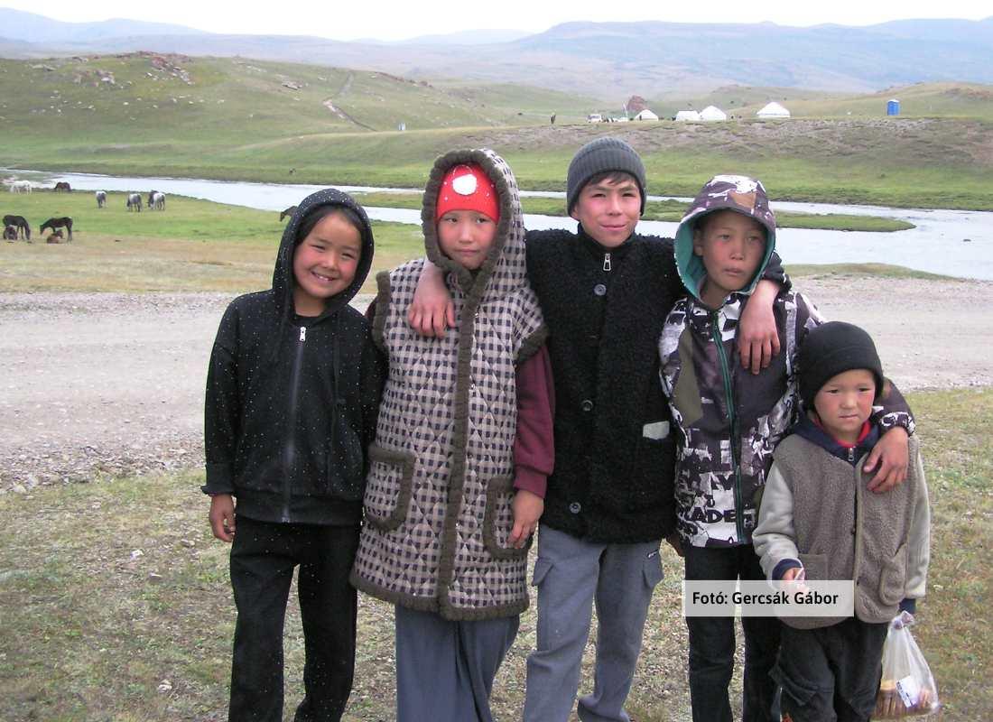 Kirgizisztán, kirgiz gyerekek