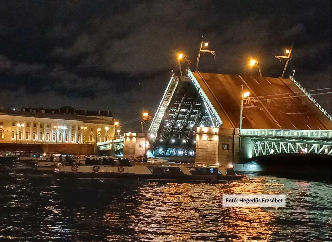 Szentpétervár, hidak nyitása