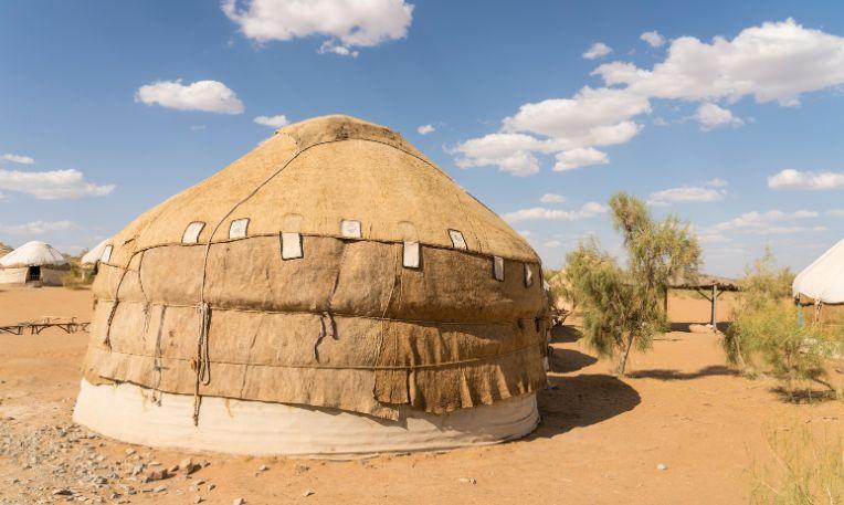 Üzbegisztán - Kizil-Kum sivatag tájkép útközben
