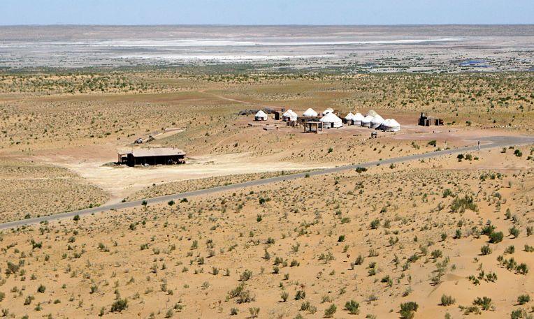 Üzbegisztán - Kizil-Kum sivatag tájkép útközben