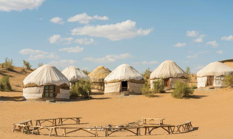 Üzbegisztán - Kizil-Kum sivatag tájkép útközben