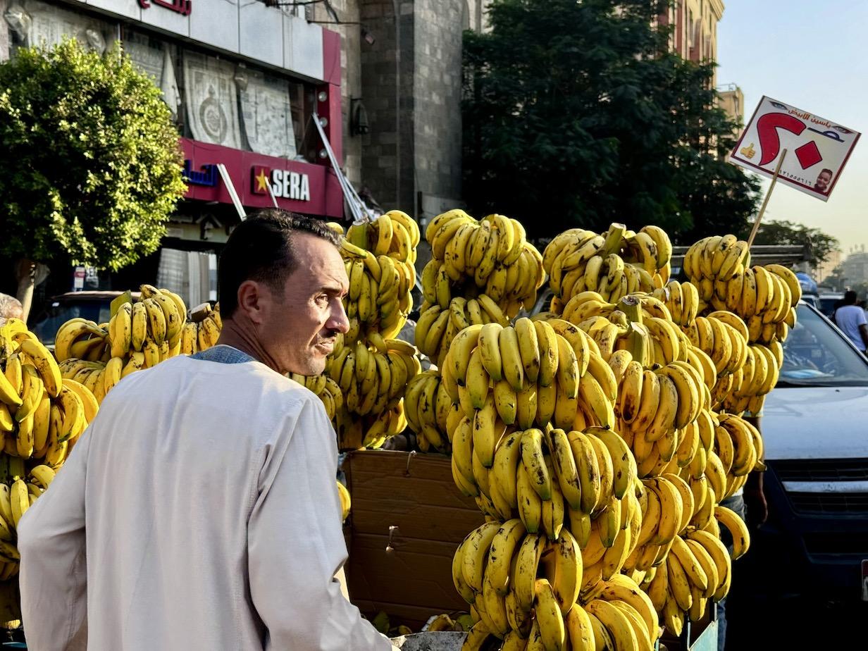 Kairó, banánárus. Friss és finom.