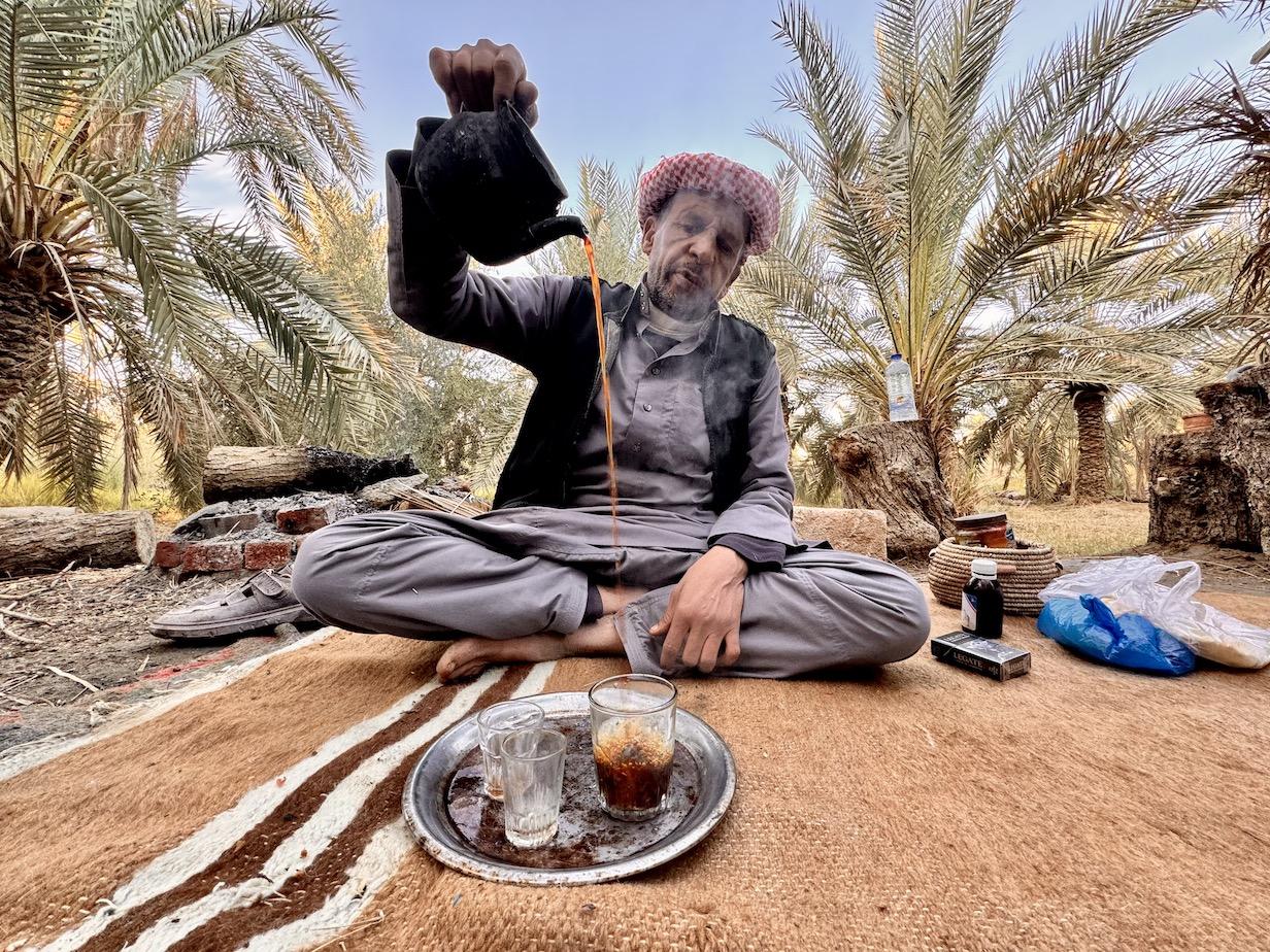 Ali kertjében teázunk