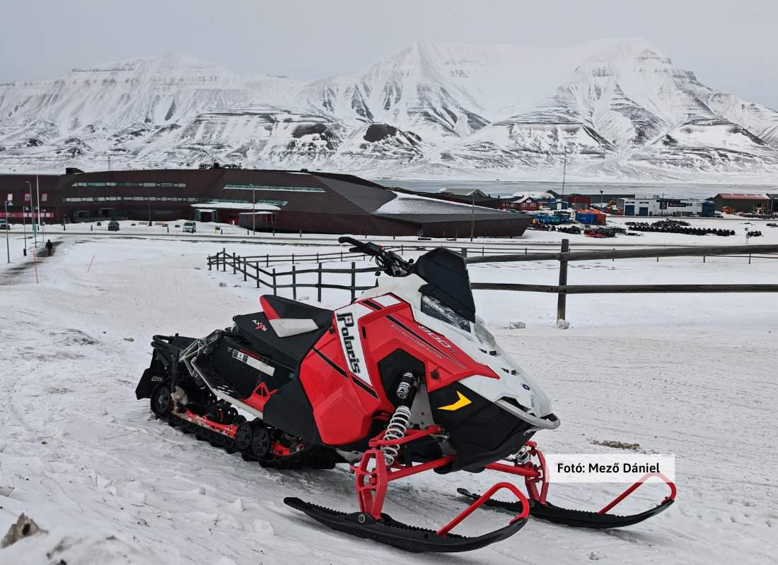 Spitzbergák, motorosszán