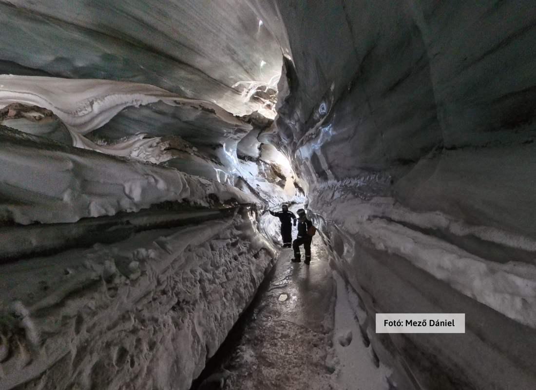 Spitzbergák, jégbarlang