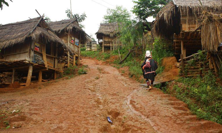 Thaiföld, akha törzs falu