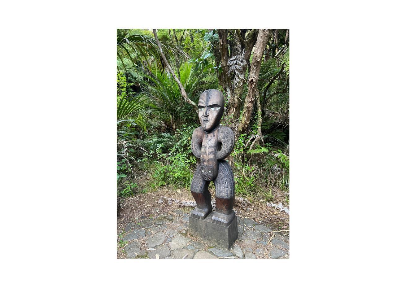 Új-Zéland, Maori fa szobor