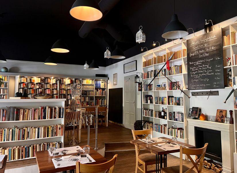 Utazók Klubja EXTRA – Odüsszeia - Könyvbár & Restaurant