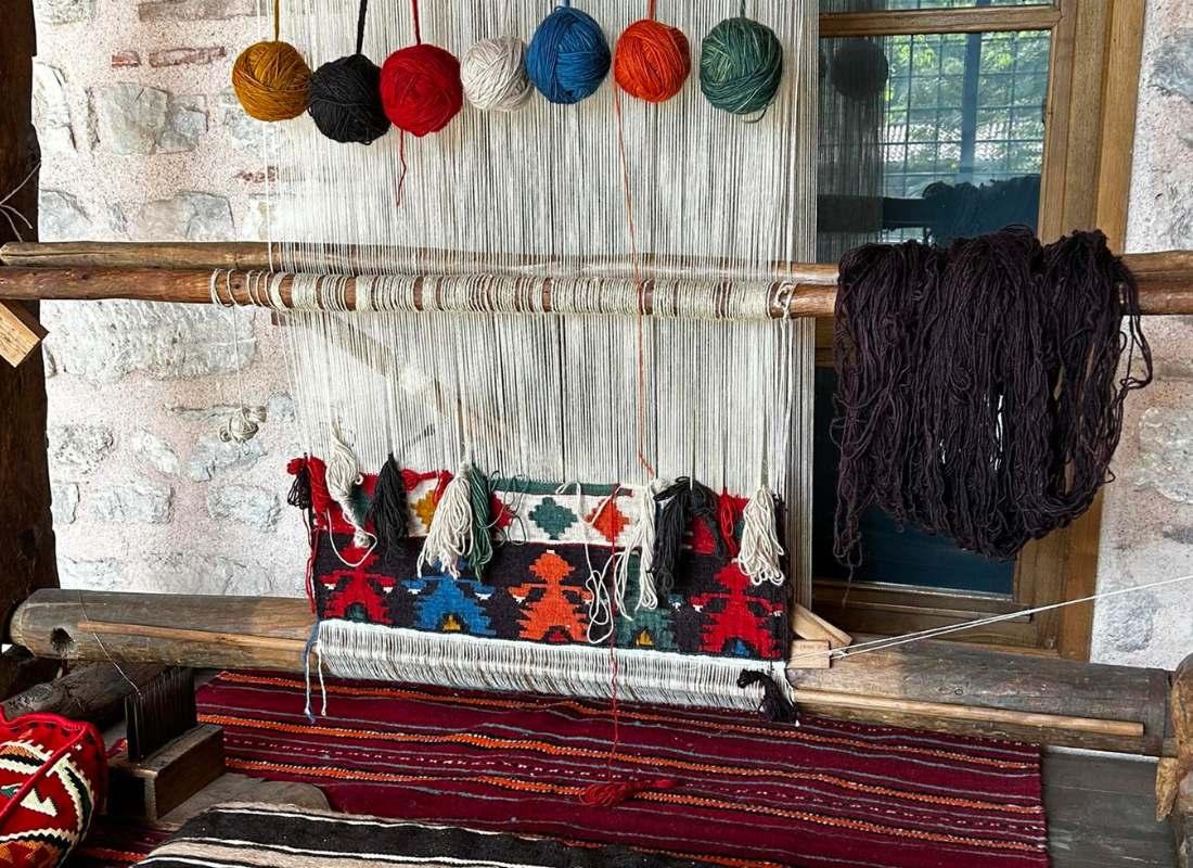 Isztambul, szőnyeg készítés fonalból