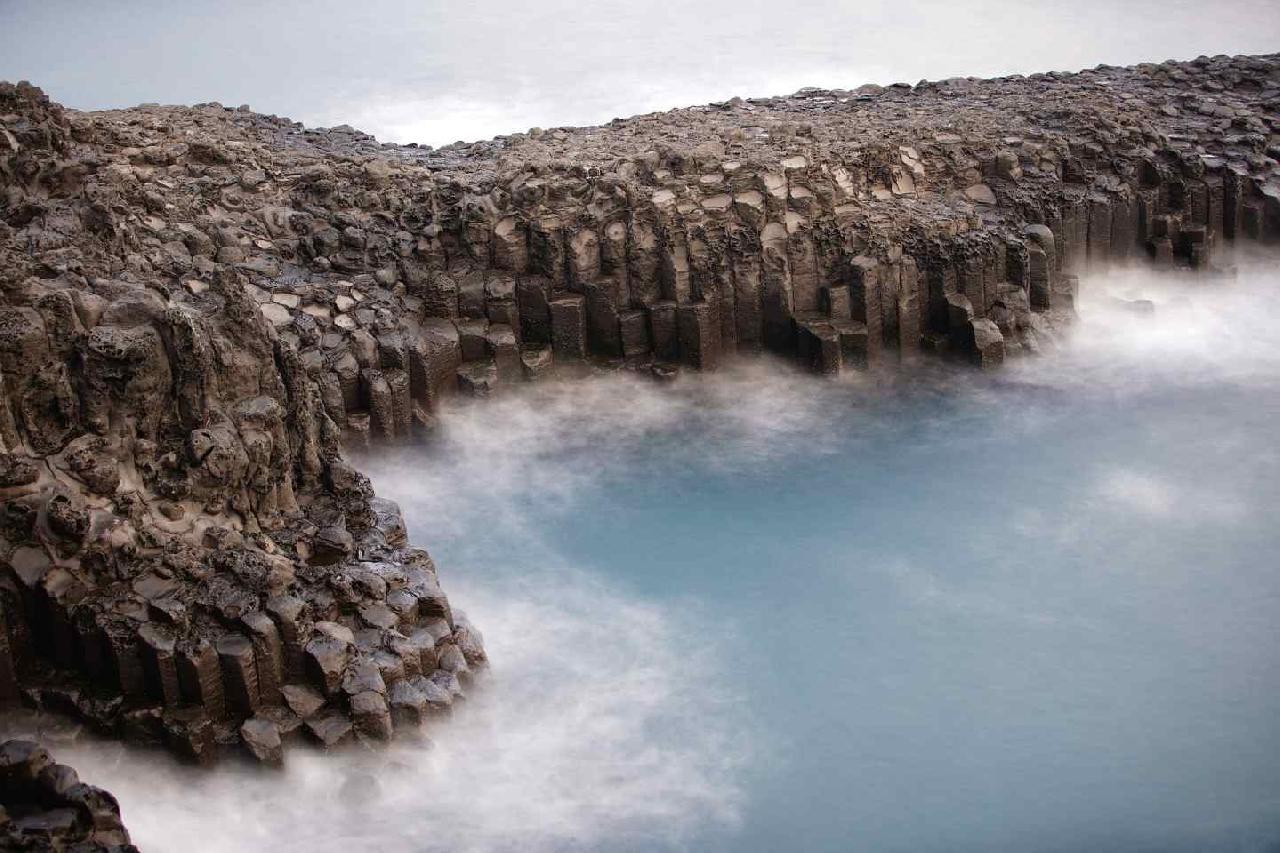 Dél-Korea, sziklák és tenger